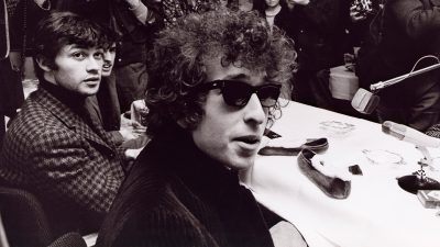 Bob Dylan under en presskonferens i Sverige 1966.