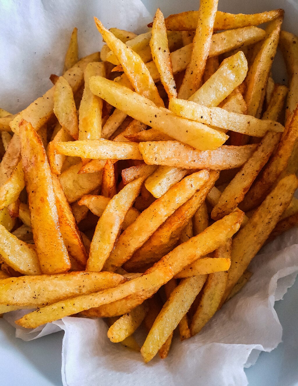 Nyfriterade pommes frites.
