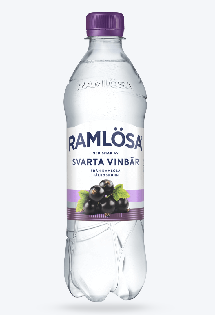 En flaska Ramlösa med smaken svarta vinbär