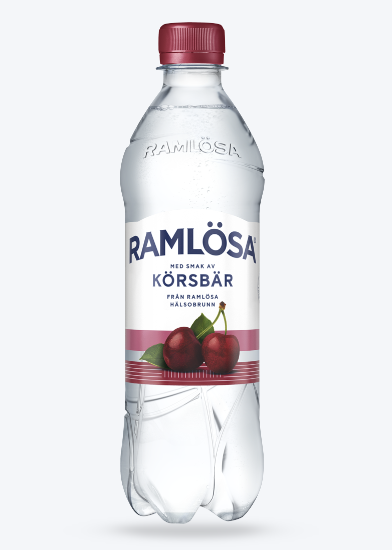 En flaska Ramlösa med smaken körsbär