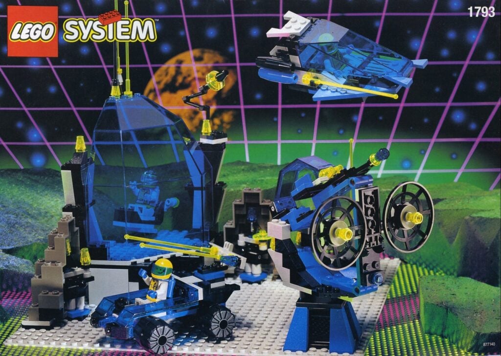Kartong med Lego-byggsatsen Space Station Zenon