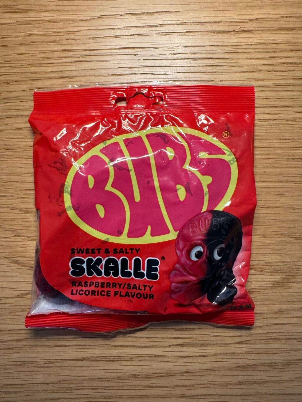Godispåse med Bubs Raspberry Salty Licorice Skalle