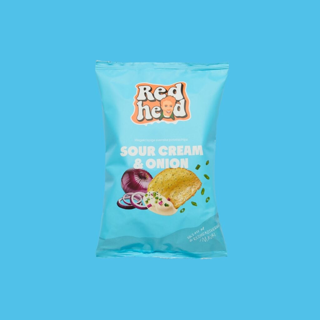 Påse med chips från Redhead med smak av sourcream och onion