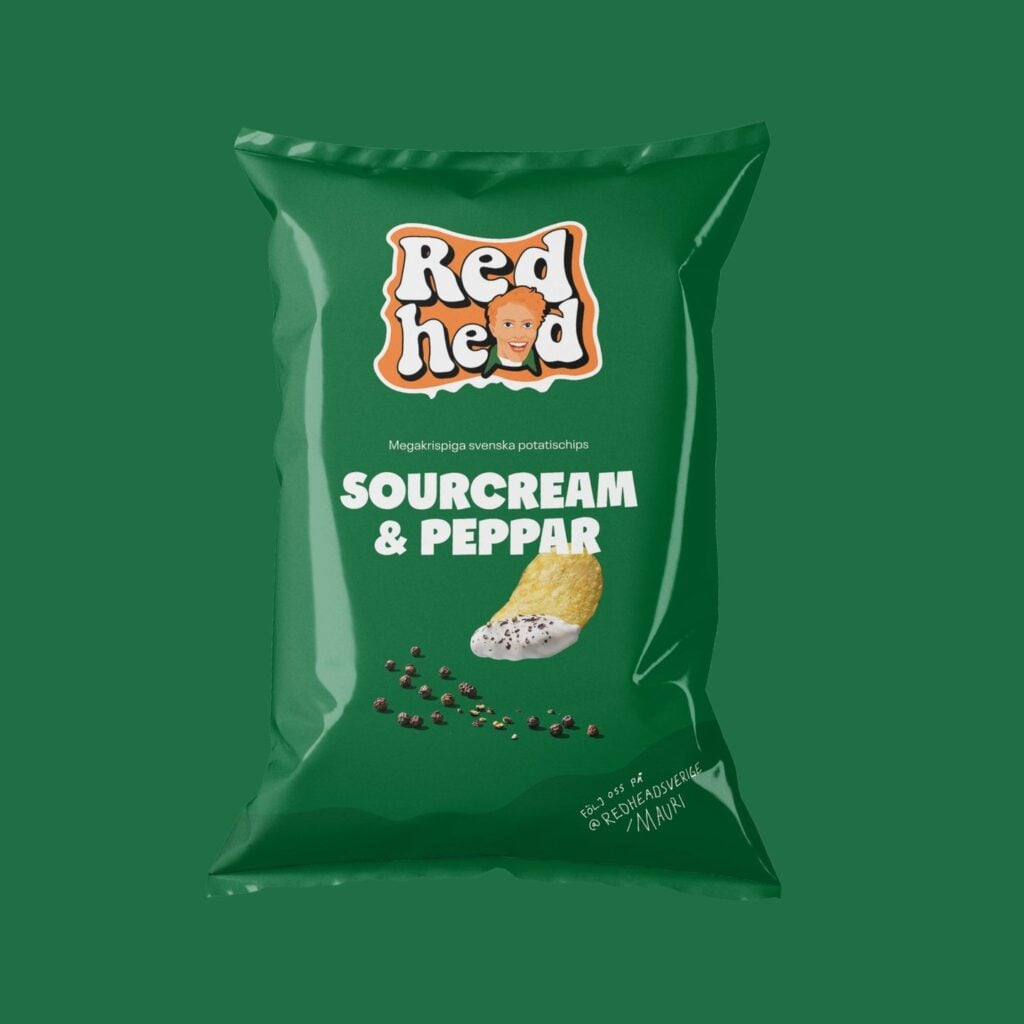 Påse med chips från Redhead med smak av sourcream och peppar