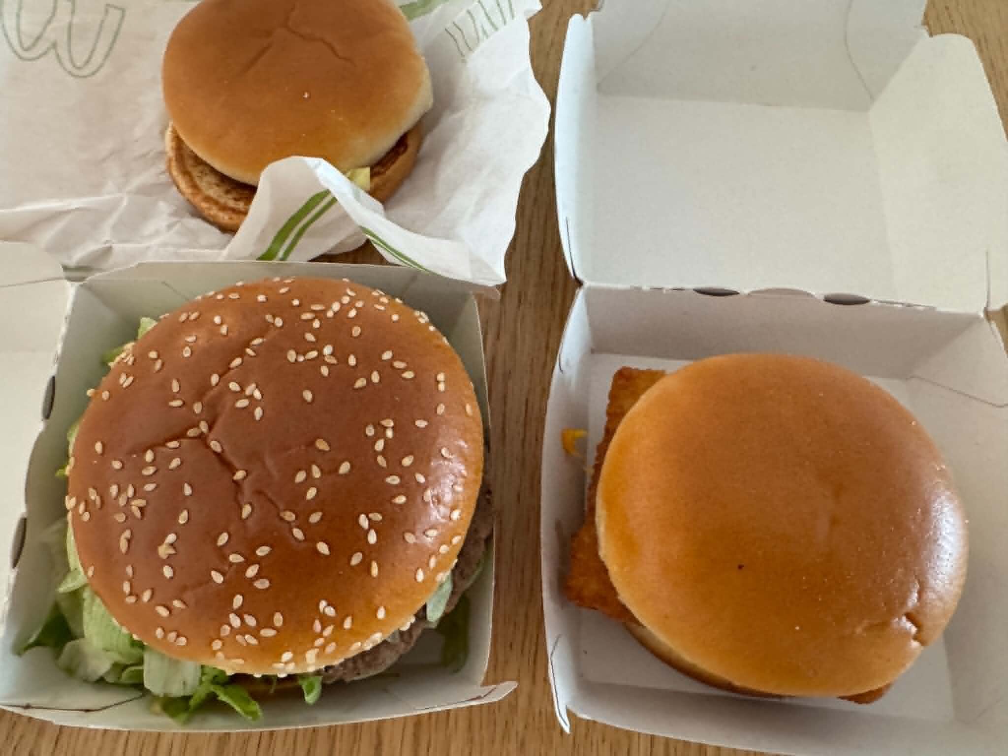 En Big Mac, Filet o fish och kycklingburgare från McDonalds.