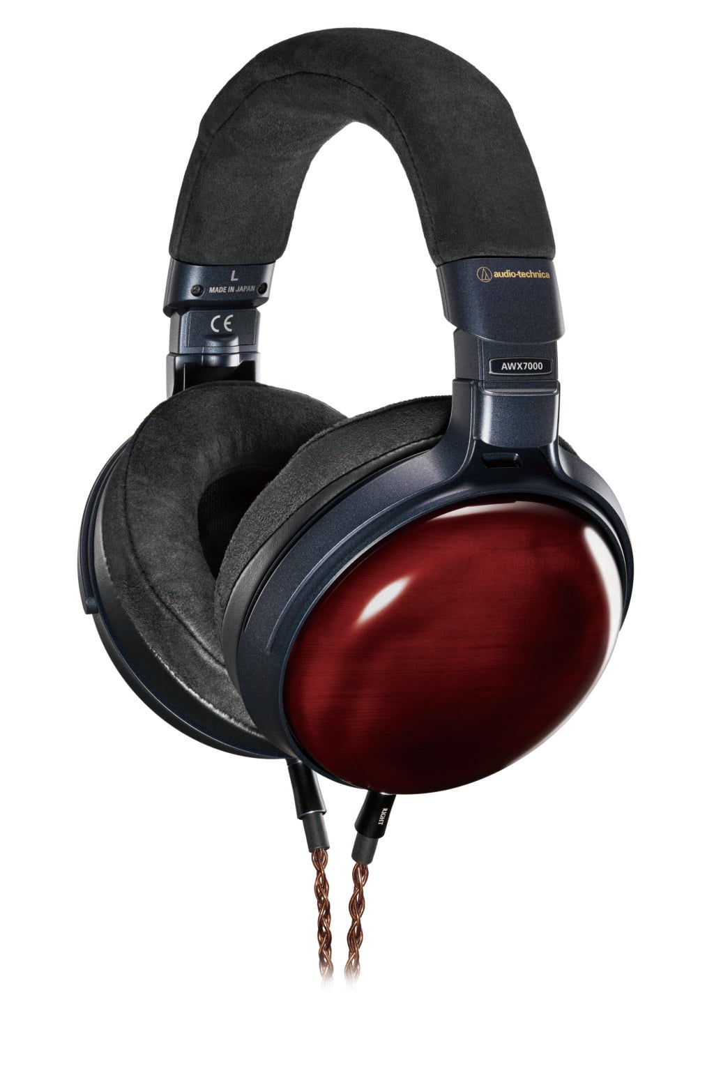 Audio-Technicas hörlurar med handgjorda och lackade träkåpor.